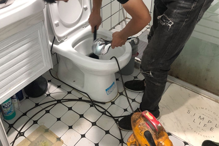 驻马店马桶堵塞自己疏通还是找师傅？专业上门服务让你省时更省心